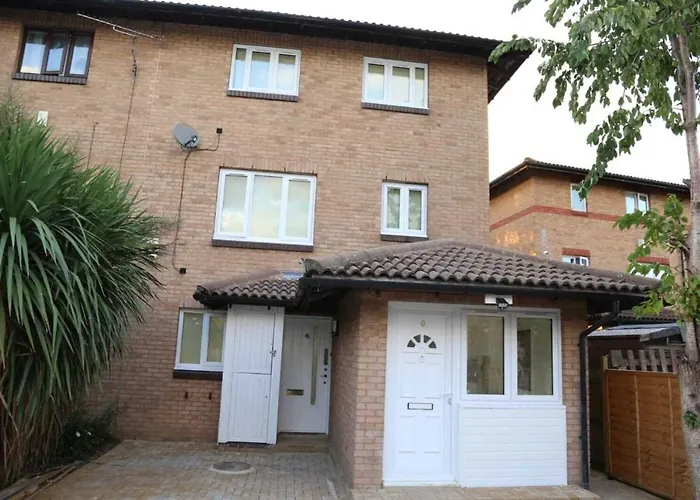 Budget 4-Bedrooms In Thamesmead