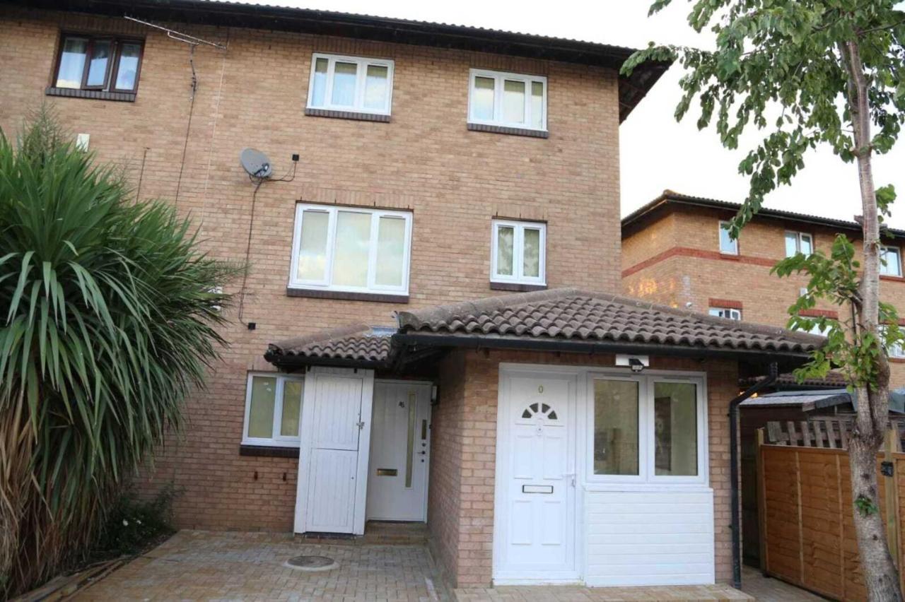 Hébergement de vacances Budget 4-bedrooms In Thamesmead Londres