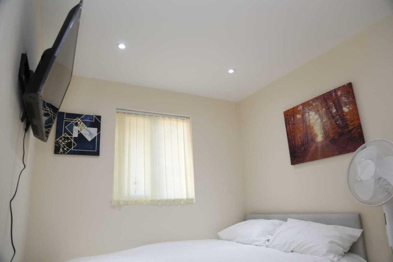 Budget 4-bedrooms In Thamesmead Hébergement de vacances *
