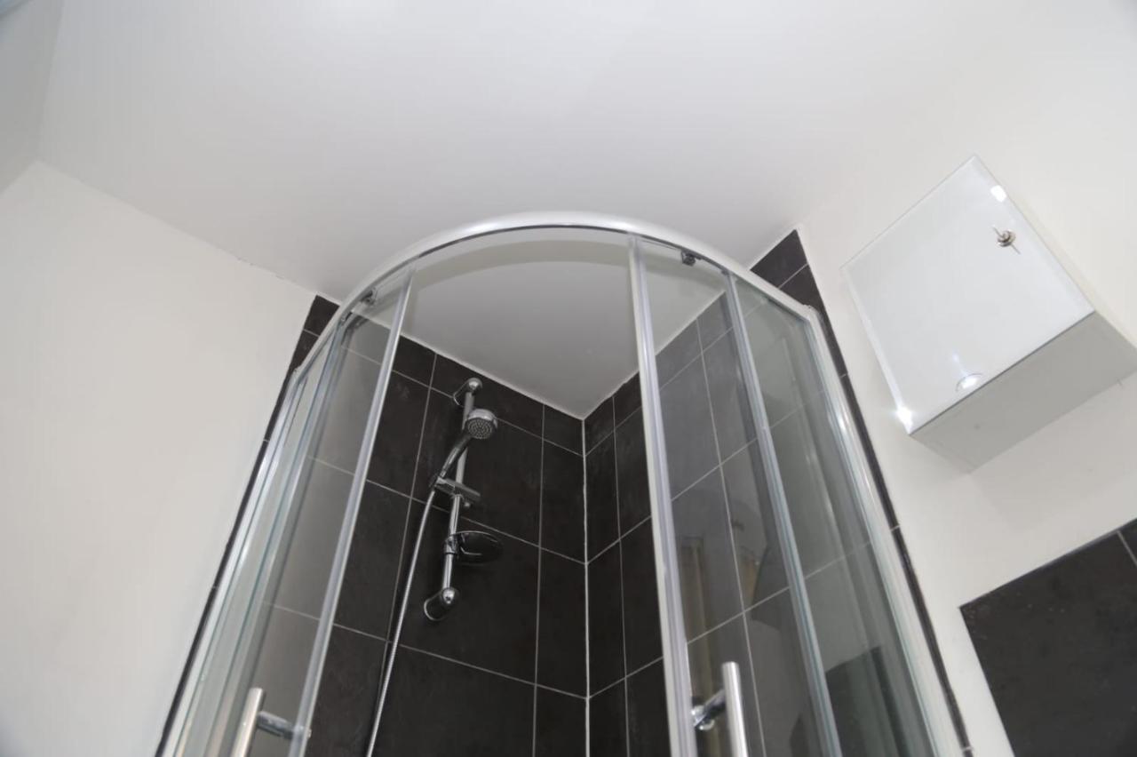 Budget 4-bedrooms In Thamesmead Hébergement de vacances *